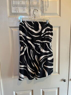 Black & White Abstract Print Women’s romper/ beach cover up